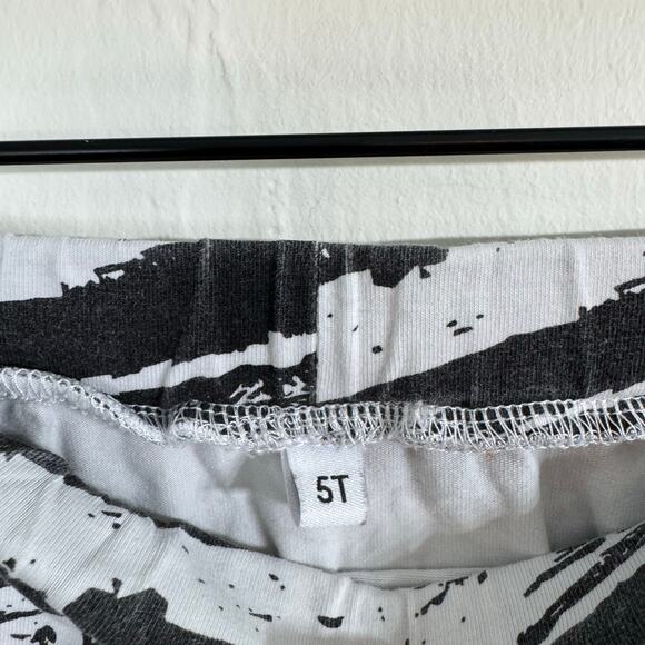 Posh Kiddos Black & White Striped Star Harem Shorts Size 5T - Picture 4 of 7